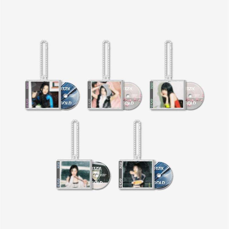 ITZY - mini cd keyring [gold] pop-up store 1