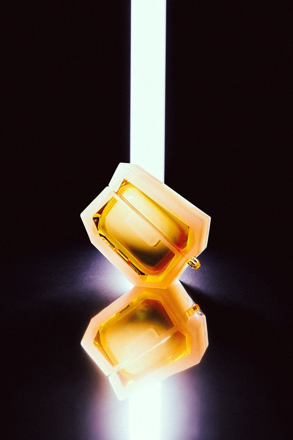 GRAGG (AIR PODS 2ND) - landing corner case - clear yellow 5