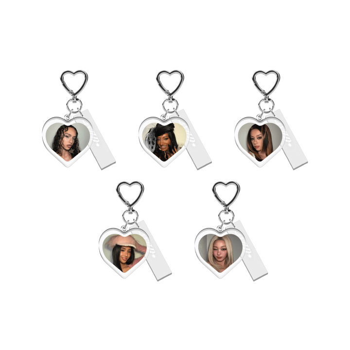 KATSEYE - random selfie acrylic keyring 1