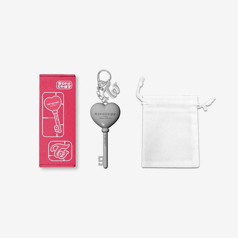 TWICE - logo keyring strategy pop-up in seoul 1